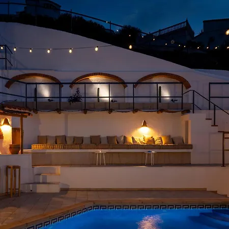 Beautiful With Pool And Stunning View