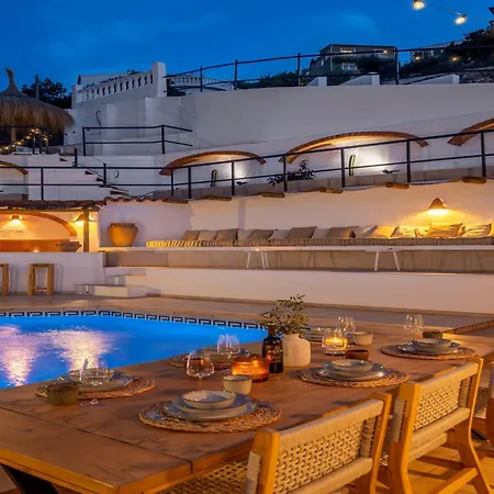 Beautiful With Pool And Stunning View Boterias