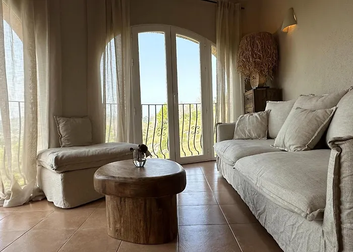 Beautiful With Pool And Stunning View